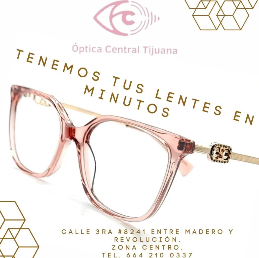 Armazón de acetato rosa transparente con varillas doradas, disponible en Óptica Central
